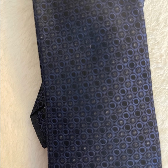 Kenneth Cole Reaction Dark Blue Circle Pattern Tie - Picture 2 of 6